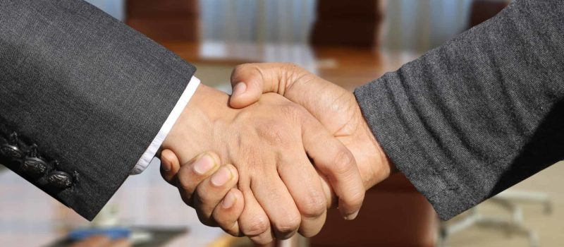 shaking-hands-g4cbe5437d_1920 (1)